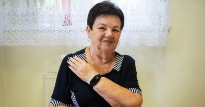 Kolejne 100 opasek trafia do seniorów